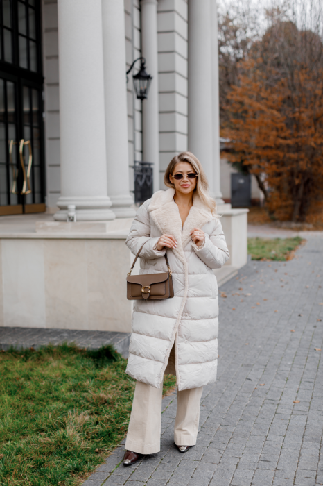 Білий подовжений пуховик фото