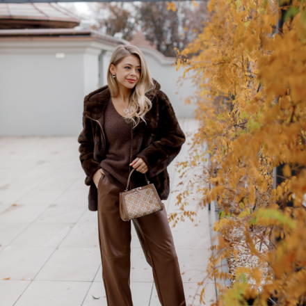 Укорочена шуба з екохутра. Колір: Коричневий