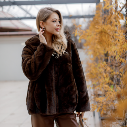 Укорочена шуба з екохутра, одяг від Jador