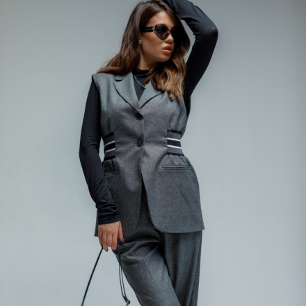 Жилет з акцентом на талії. Доступні розміри: xs