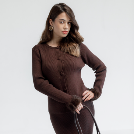 Трикотажний костюм-двійка з хутряним оздобленням