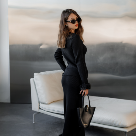 Костюм з хутряним декором. Колір: Чорний