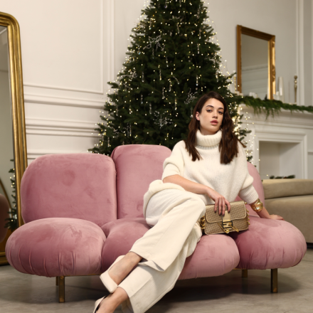 виконаний з м’якого щільного трикотажу, має об’ємну фактуру, що дарує тепло та комфорт