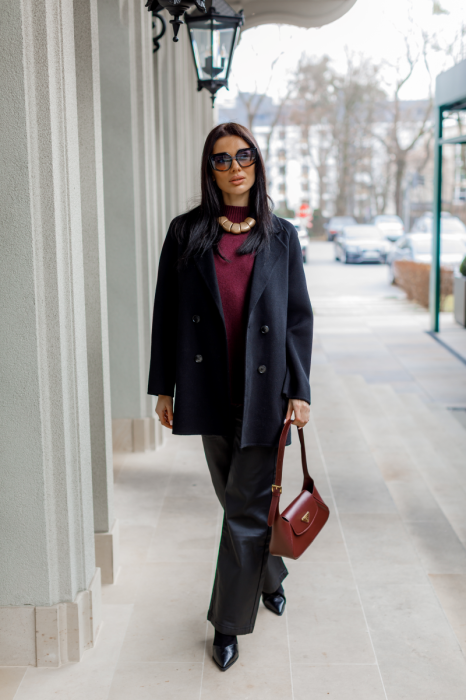 Укорочене пальто з вовни