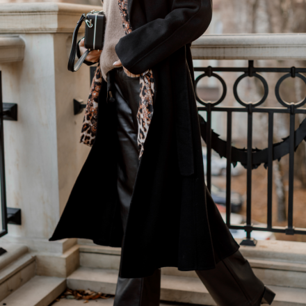 Пальто жіноче чорного кольору від французького виробника з натуральної вовни