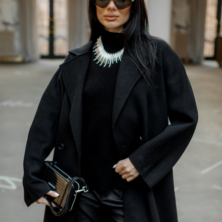 Класичне укоречене пальто. Колір: Чорний