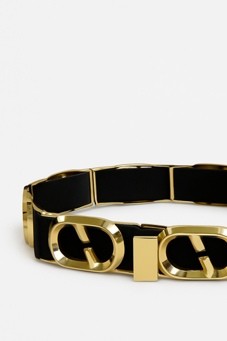 Ремінь з металевими елементами фото