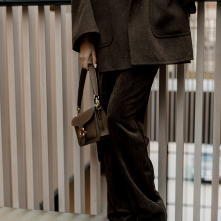 Вовняне пальто з канюшоном. Колір: Коричневий