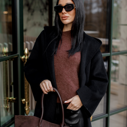 Пальто середньої довжини. Колір: Чорний