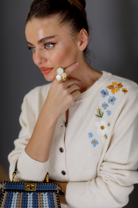 Масивний золотий перстень з перламутром фото