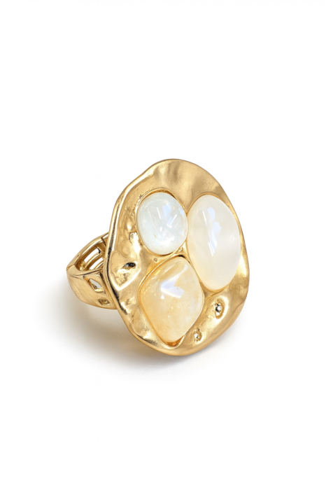 Перстень з  світлими каменями фото