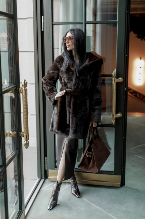 Жіноча шуба з поясом фото