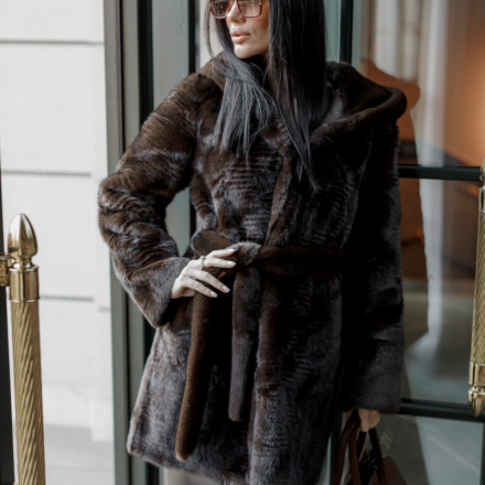 Жіноча шуба з поясом. Доступні розміри: s