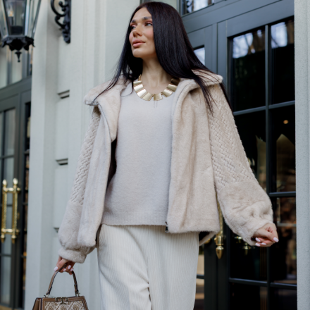 Французька шуба з екохутра в ніжному молочному кольорі