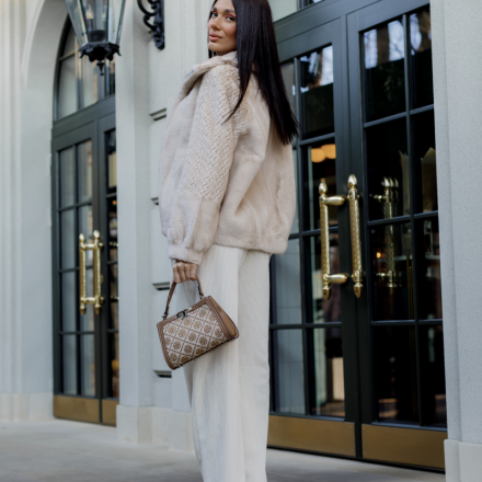 Шуба з елегантним коміром. Доступні розміри: m