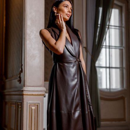 Сарафан з екошкіри на запáх IMPERIAL. Колір: Коричневий