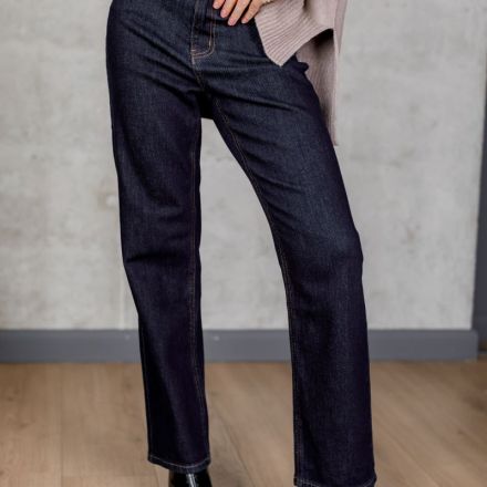 Класичні темно-сині джинси з високою посадкою та прямим силуетом.