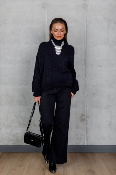 Чорні джинси прямого крою