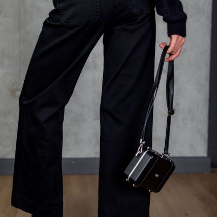 Чорні джинси прямого крою. Колір: Чорний