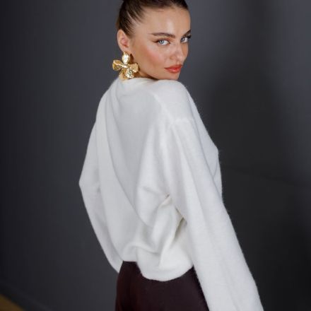 Базовий білий светр з м’якої пряжі. Колір: Білий