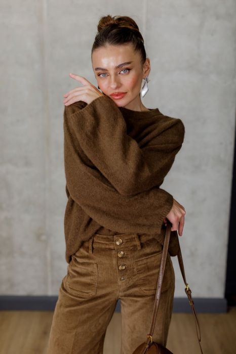 Светр з м’якої ангори кольору шоколаду