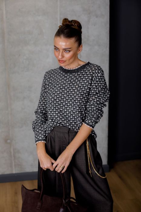 Светр вільного крою