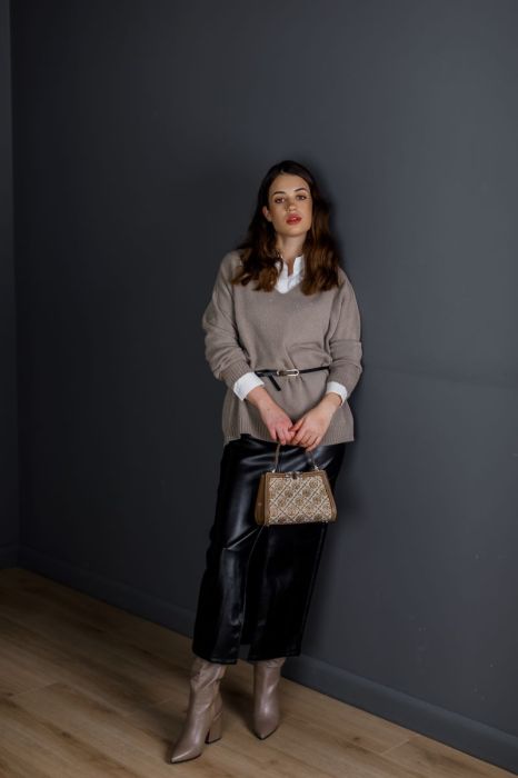 Чорна спідниця з еко-шкіри