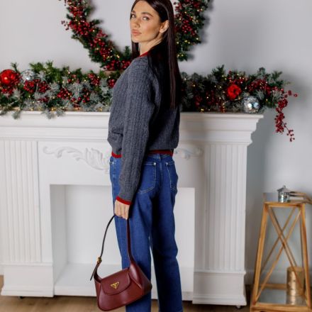 Сірий в’язаний светр з контрастним коміром. Доступні розміри: tu