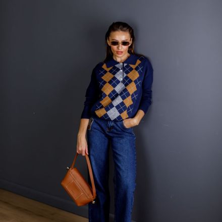 Стильний светр-поло з геометричним візерунком