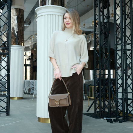 Лаконічний oversize светр з коротким рукавом