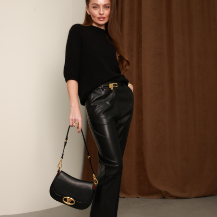 Жіночий чорний трикотажний светр з рукавом 3/4