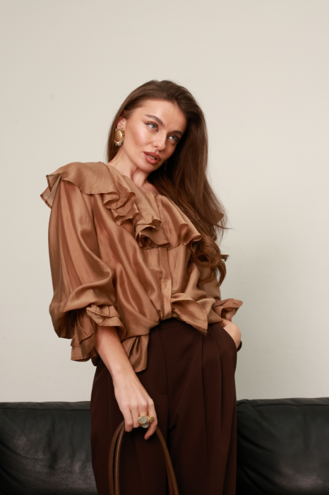 Блуза з воланами