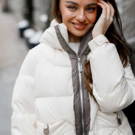 Пухова куртка з капюшоном французького виробника