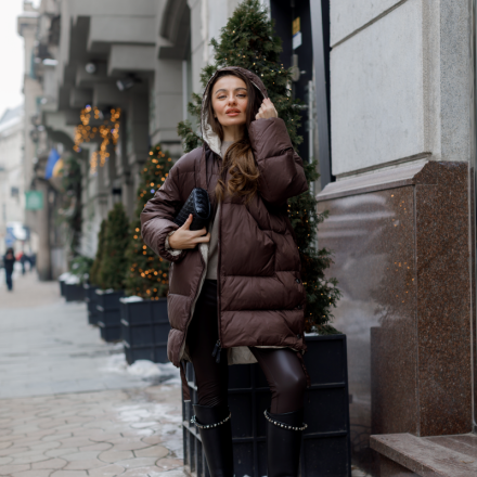 Шоколадна пухова куртка