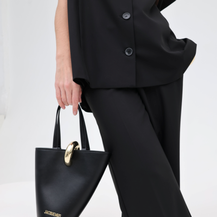 Чорний жакет IMPERIAL з коротким рукавом. Колір: Чорний