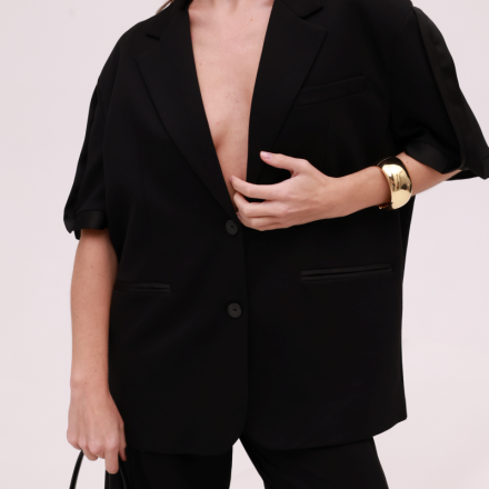 Чорний жакет IMPERIAL з коротким рукавом. Доступні розміри: xs