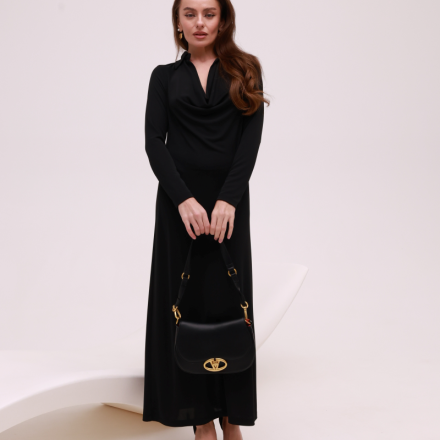 Чорна сукня IMPERIAL з драпірованим вирізом. Колір: Чорний