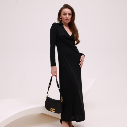 Чорна сукня IMPERIAL з драпірованим вирізом. Доступні розміри: xs