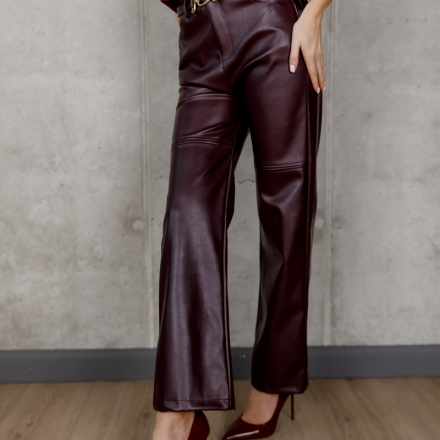 Лаконічний светр із м’якої пряжі