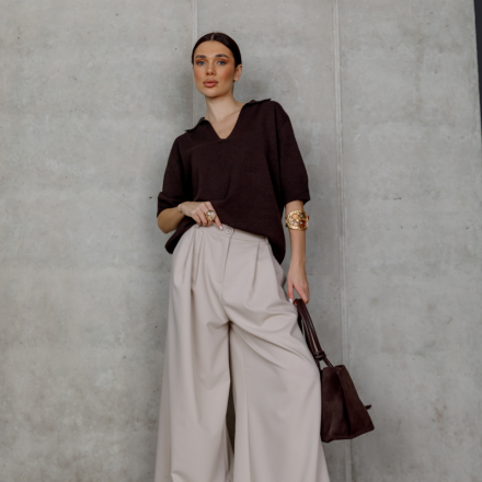 Шоколадний светр з V-подібним вирізом. Колір: Коричневий