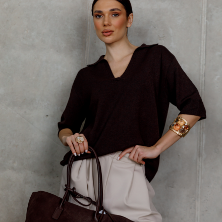 Шоколадний светр з V-подібним вирізом, одяг від Jador