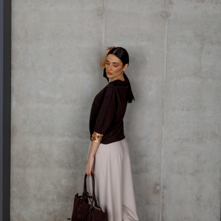 Шоколадний светр з V-подібним вирізом зображення 2