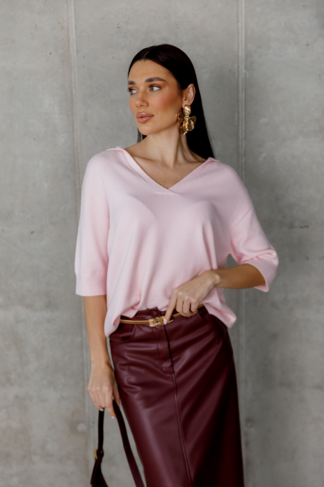 Рожевий светр з V-подібним вирізом фото