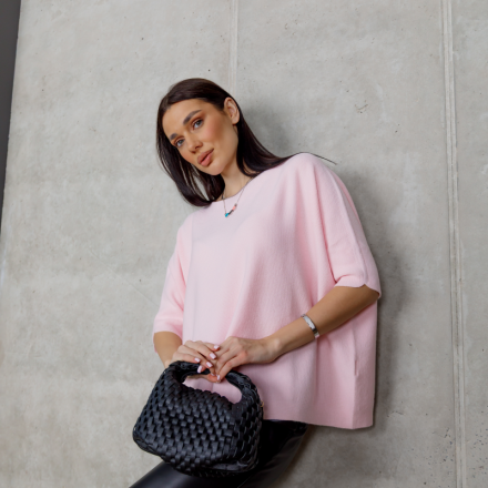 Рожевий светр із лаконічним кроєм, одяг від Jador