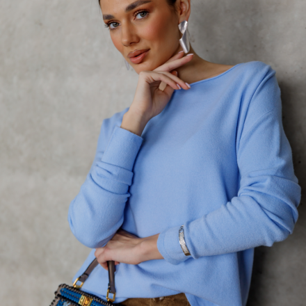Блакитний светр з круглим вирізом, одяг від Jador