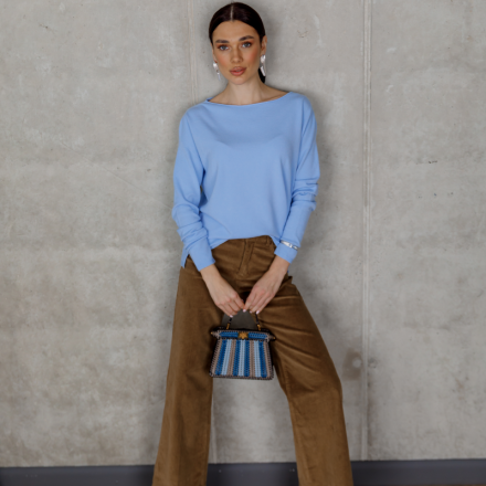 Блакитний светр з круглим вирізом. Колір: Блакитний