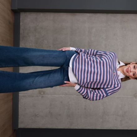 Смугастий светр. Доступні розміри: tu