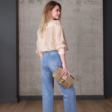 Джинси прямого крою з середньою посадкою. Доступні розміри: s