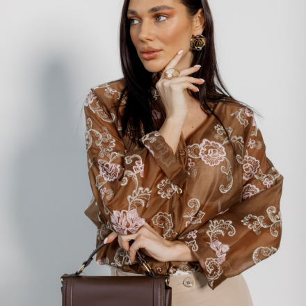 Блуза з квітковим орнаментом. Колір: Коричневий