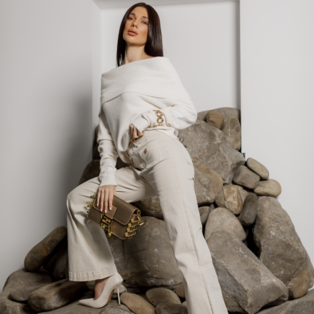 Трикотажний светр з відкритими плечима. Доступні розміри: tu